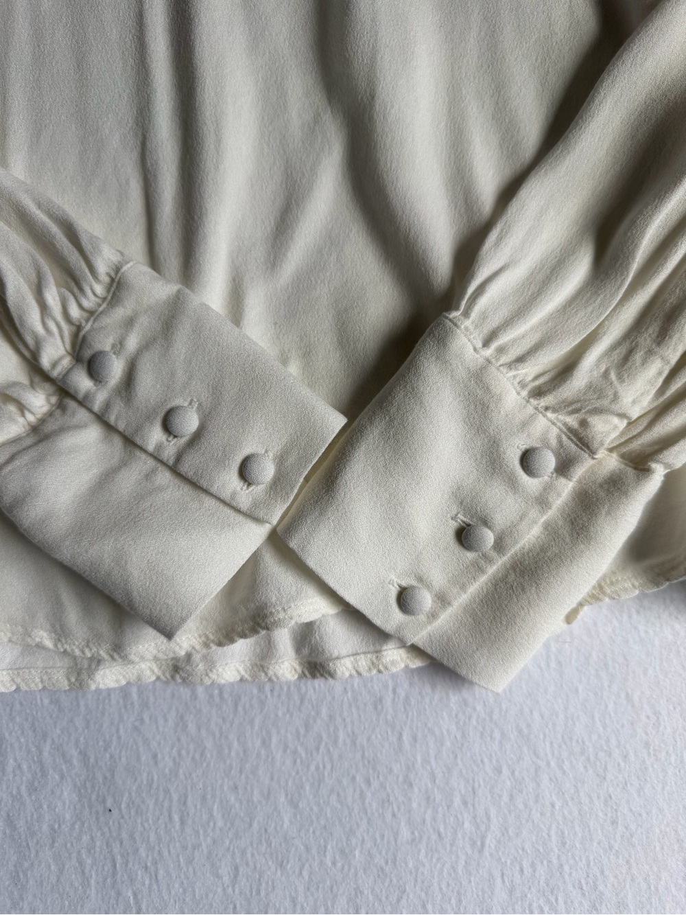 Wilfred Aritzia Ivory Crepe Blouse Puff Sleeve Button Cuff Top S View 5